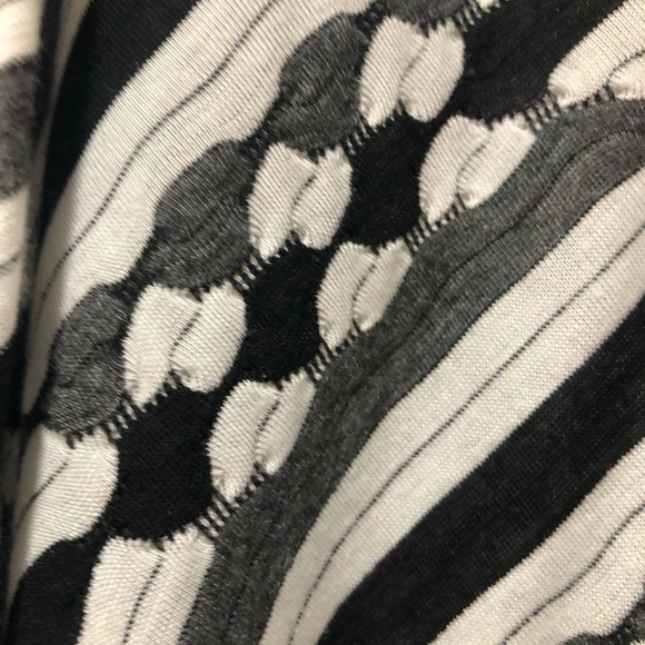 Dana Buchman woman’s size large duster, black, and gray striped. Flowing open - Picture 4 of 6